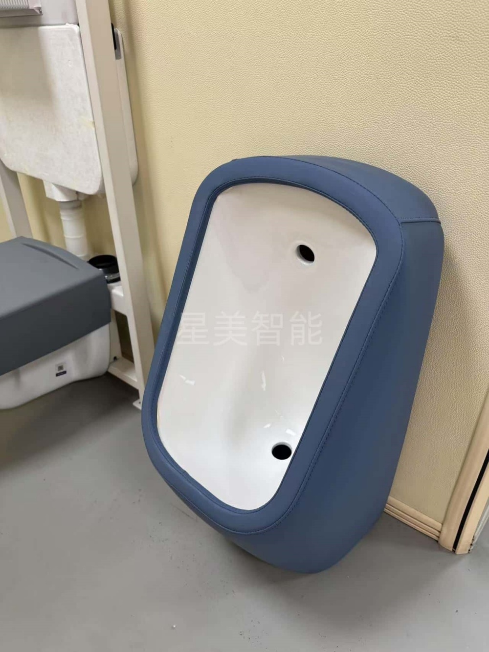 防撞軟包小便器小便斗